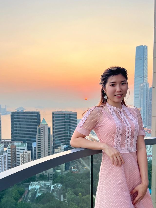 未來感落地玻璃睇日落一流打卡餐廳🥰