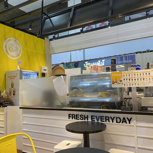 จิบชารอเวลาเช็คอินที่ Fresh Me สนามบินเชียงราย