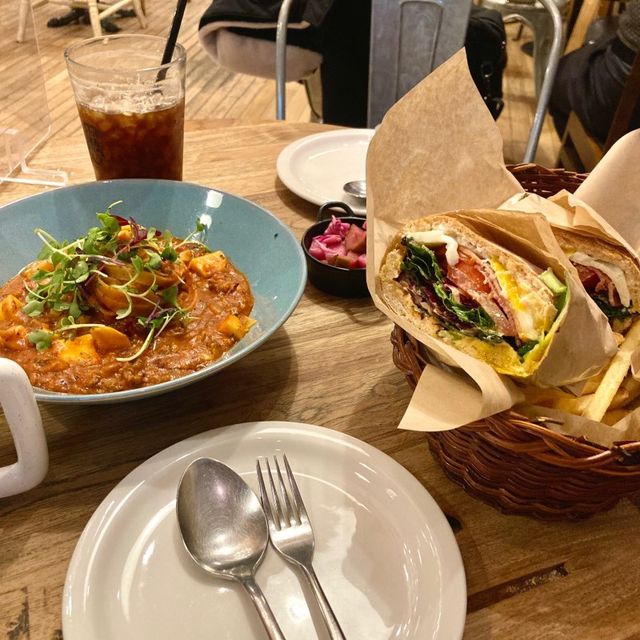 브런치와 커피 마시면서 데이트 하기 좋은 ‘메이비’