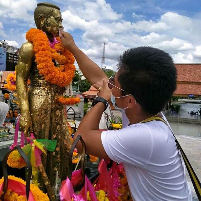 กราบขอพรคุณท้าวย่าโมที่จังหวัดนครราชสีมา