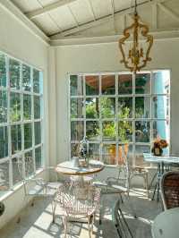 Le Céreste cafe