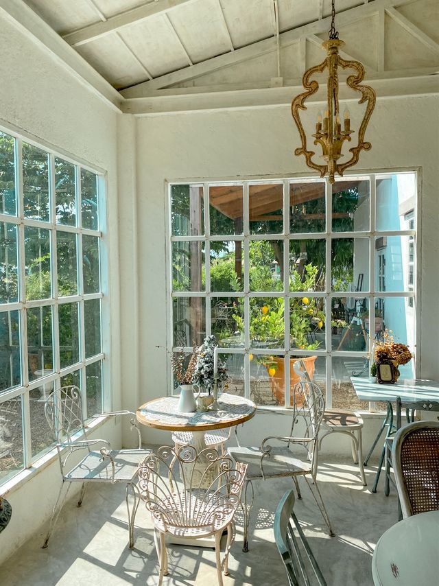 Le Céreste cafe