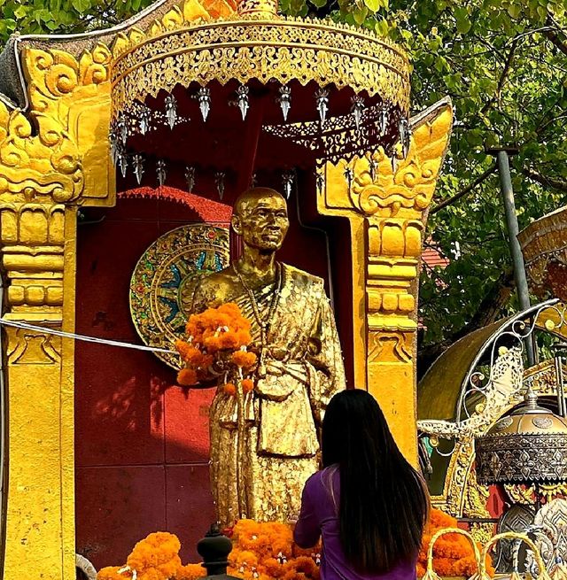 สักการะอนุสาวรียครูบาศรีวิชัย นักบุญแห่งล้านนาไทย