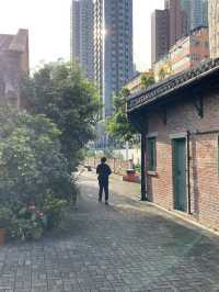 由屠房走到了藝術村。一個地方；兩種風格。