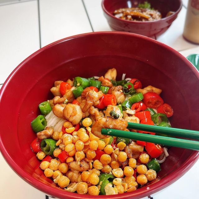 🐔 尖沙咀新潮黑白風米線店