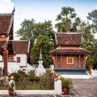 วัดเชียงทอง วัดติดแม่น้ำโขง ที่สวยสุดในหลวงพระบาง