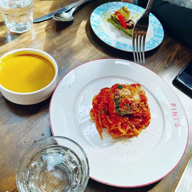 圓方頂樓，曬太陽午餐！嘆！