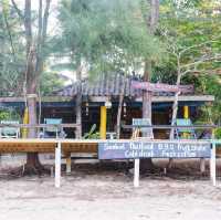 บาร์เรือไม้ ริมหาด