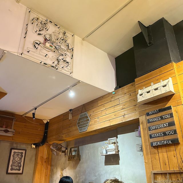 太子｜霓虹燈下嘅玩味工業味慢煮西餐廳💡🧱🍽
