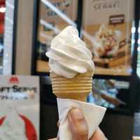 Soft Serve สุดละมุนที่ Mos Burger 