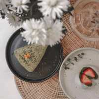 Flourist Bakehouse คาเฟ่มินิมอล สามโคก ปทุมธานี