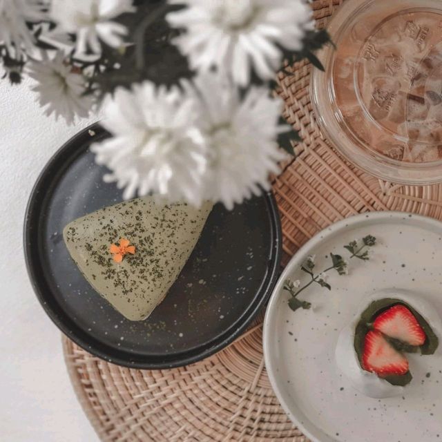Flourist Bakehouse คาเฟ่มินิมอล สามโคก ปทุมธานี