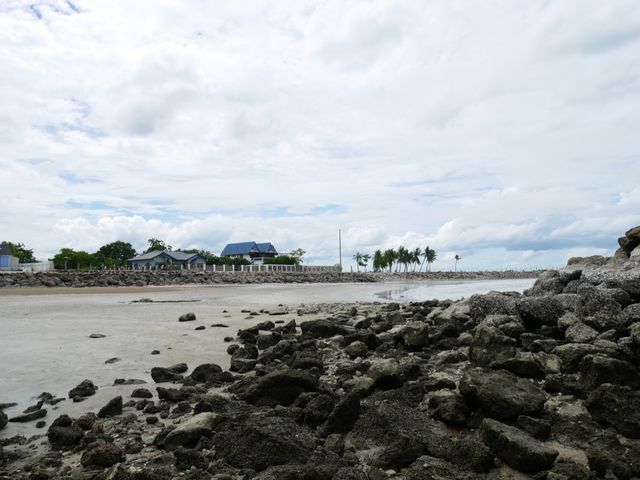 หาดปึกเตียน เงียบสงบ ใกล้กรุงเทพ  