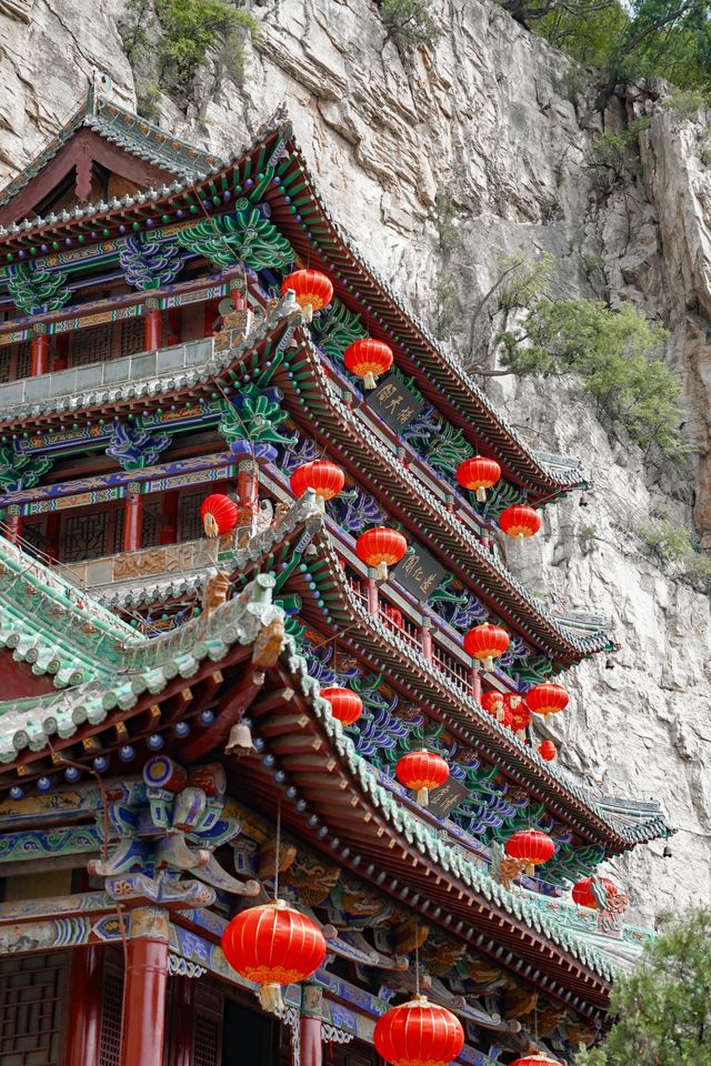 Off-the-beaten-path recommendation | The temple where Nüwa repaired the sky and created humans, suspended by iron chains on the edge of a cliff.