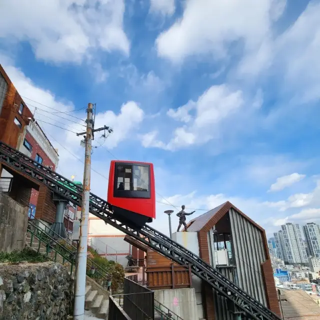 Busan Grass Ridge Ibaku Road 168-step Monorail Train