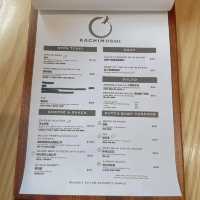 《 西 貢 日 系 木 感 咖 啡 店 》