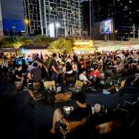 Bustling Crowd In Jodd Fairs Market