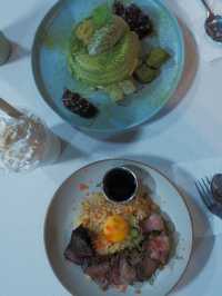 樓上白色Cafe，吃打卡梳乎厘 