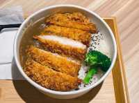 [台北信義美食]佬紳士~永春站走路一分鐘港式料理｜飲料餐點滿滿港式品項 不限時還提供插座｜店內飲品多元還有炸物套餐可以選擇｜台北飲料店也有港式風味 
