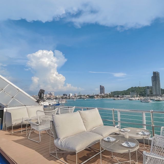 Ocean Sky Pattaya | ล่องเรือหรู + ตกหมึก 