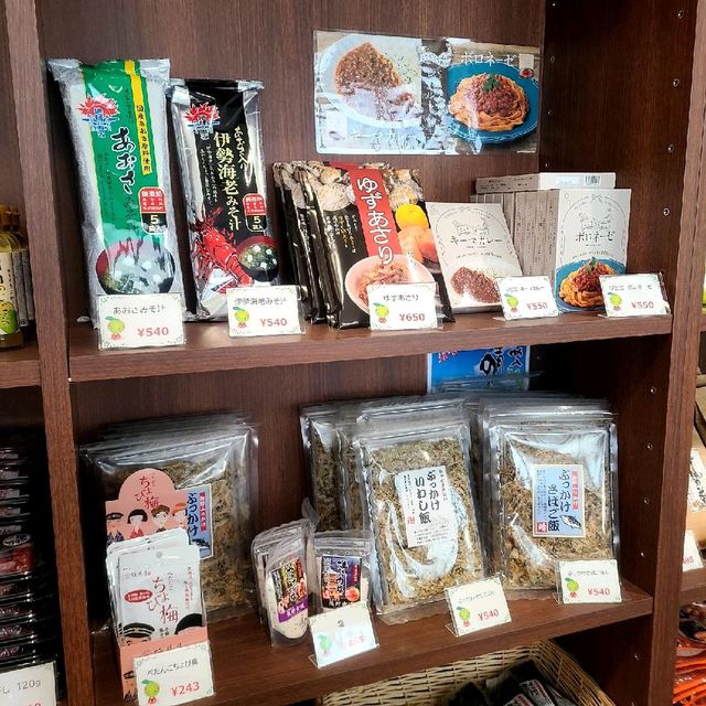 ご当地のお土産がたくさん✨