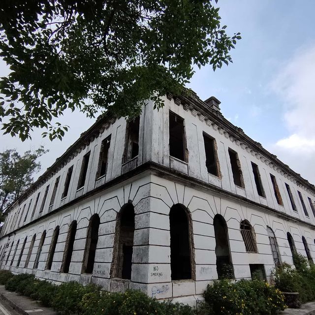 THE CREEPIEST BUILDING IN THE PHILIPPINES 