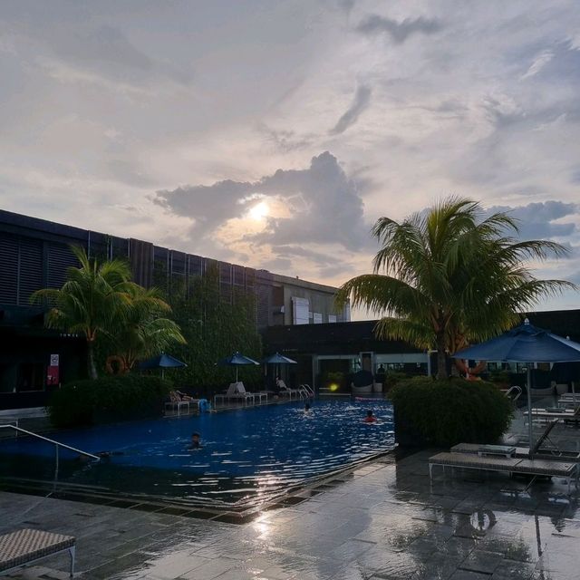 Swimming Pool @ Hilton Kota Kinabalu Swimming Pool @ Hilton Kota Kinabalu