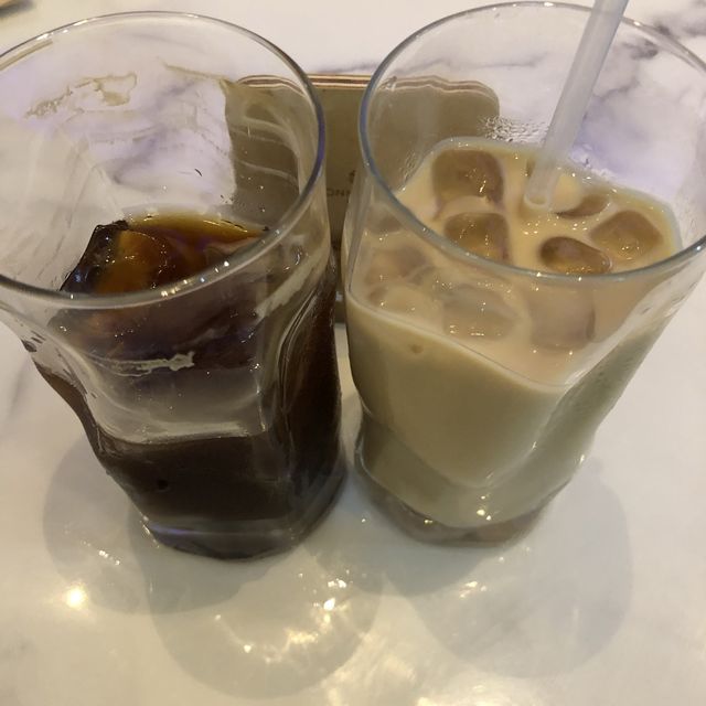 자동차와 카페가 함께있는 카페 잠실[컨텍트 투 카페]
