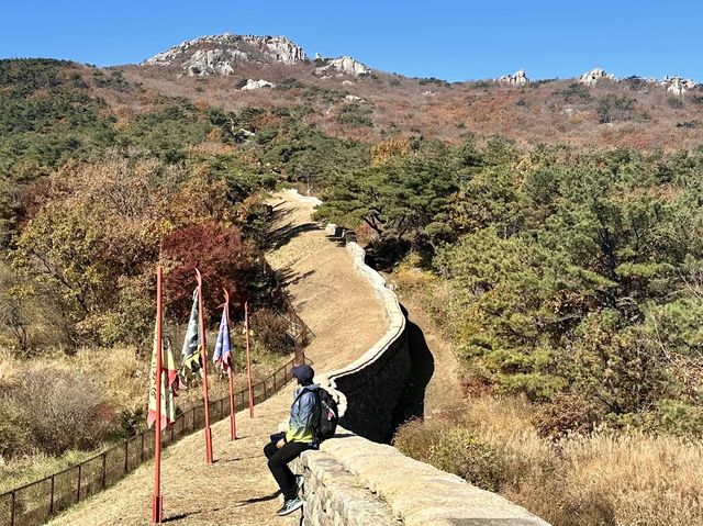 Autumn 🍂 foliage with lovely hiking trail 