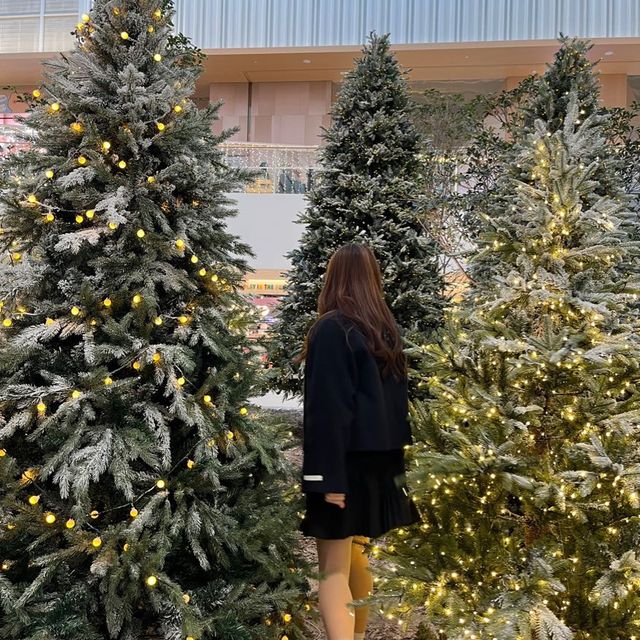 수많은 트리와 함께하는 더현대서울 포토존