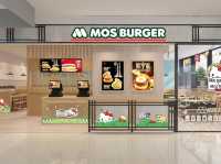 MOS Burger化身Hello Kitty主題店