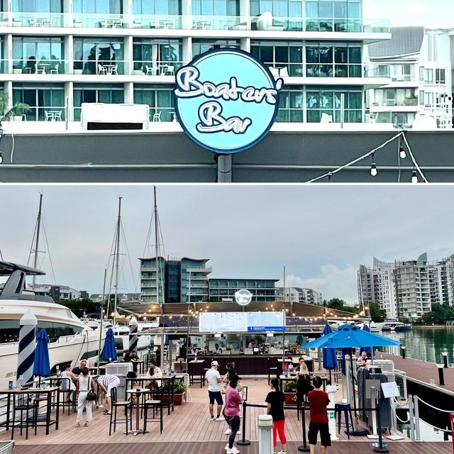 Lively Floating bar in Sentosa Boaters’ Bar