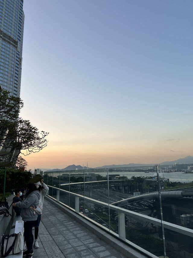 超遼闊日落打卡位 - 中環IFC 商場天台花園🦄