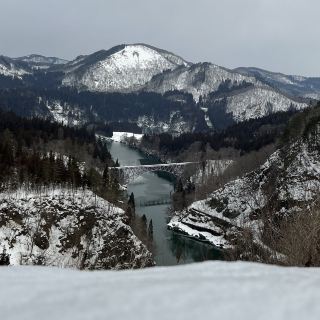  ทัศนียภาพหิมะที่งดงามตระการตา! เส้นทางรถไฟทาดามิ: หนึ่งในเส้นทางรถไฟที่ห่างไกลที่สุดของญี่ปุ่น