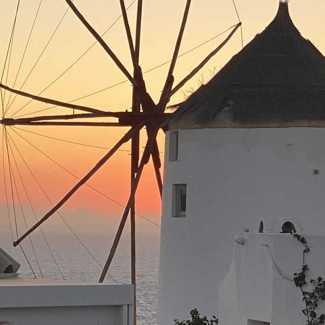 Santorini Vibes & Sunset Skies