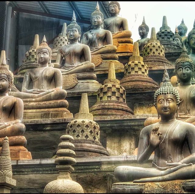 Gangaramaya Temple in Colombo 