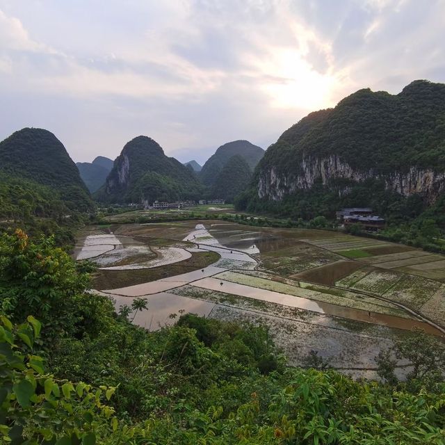  貴州安順龍宮：賞喀斯特地貌及龍字田