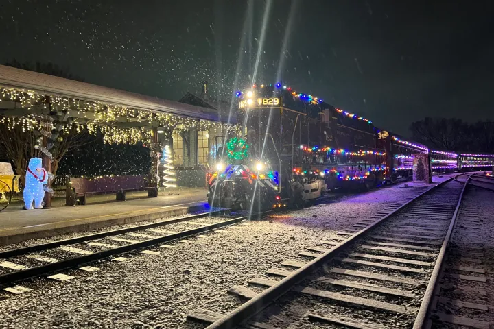 HOLIDAY CHRISTMAS LIGHTS TRAIN | Christmas in Chattanooga 2025 | Chattanooga
