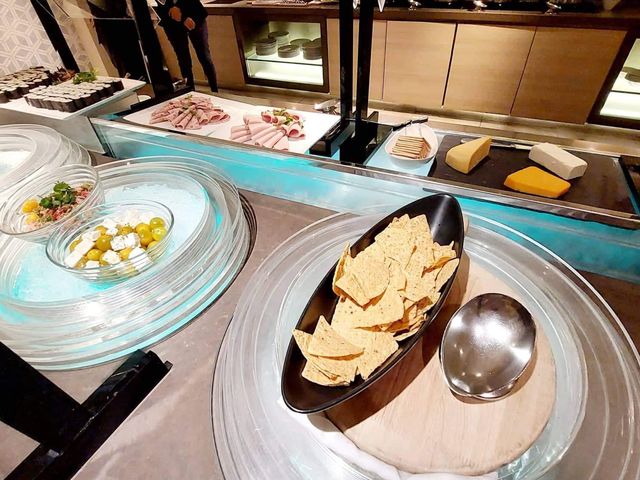 /平價金域假日「四」人行👨‍👩‍👧‍👦貴賓室&自助早餐/