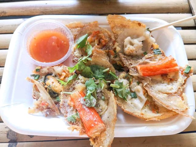 ตลาดน้ำคลองลัดมะยม ของอร่อยๆ เพียบ
