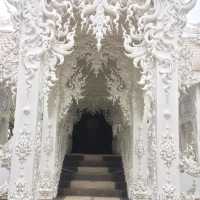 Wat Rong Khun (White Temple)