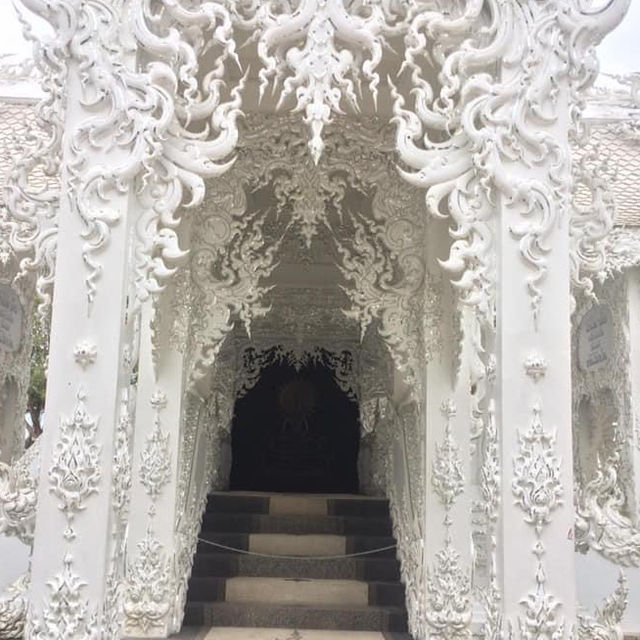 Wat Rong Khun (White Temple)