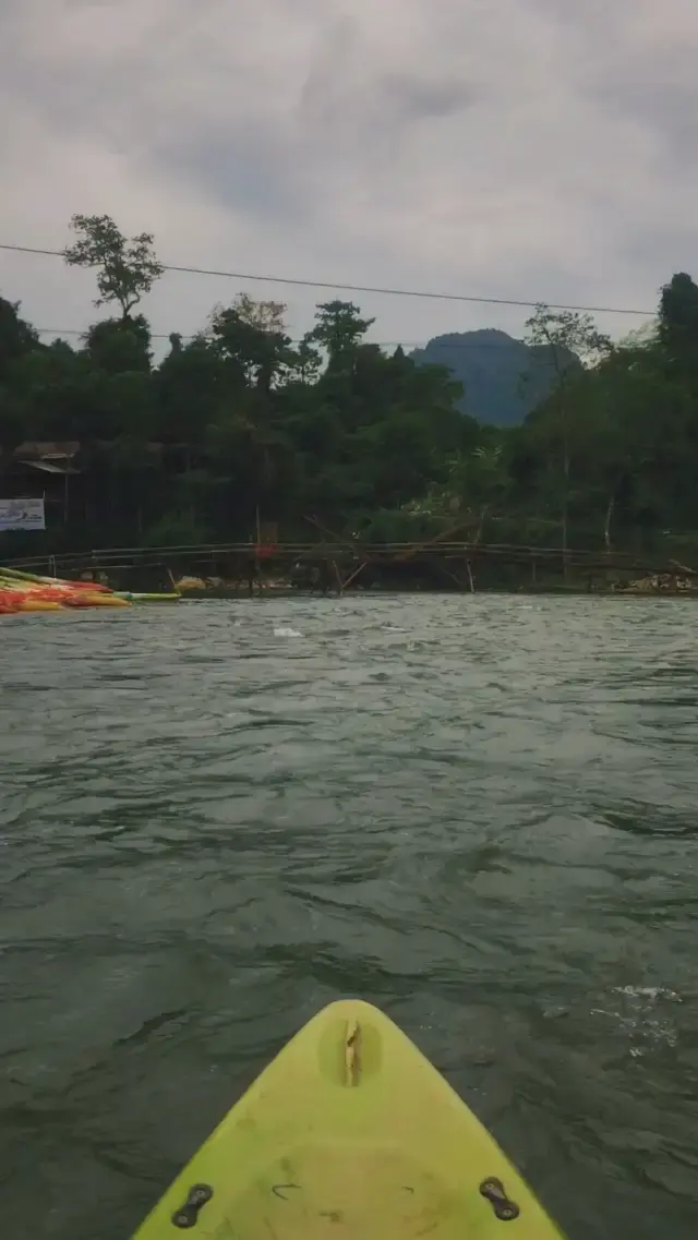 방비엥에서 즐기는 카약 🛶 라오스 액티비티