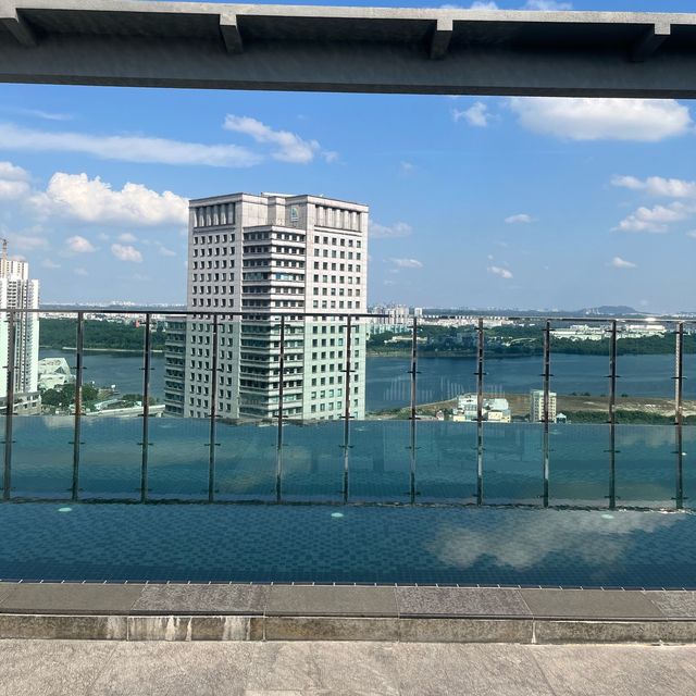 JB hotel stay at Holiday Inn Johor Bahru City