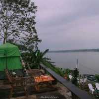 นอนเต็นท์ จิบกาแฟ แลโขง Atsamat Camp l นครพนม