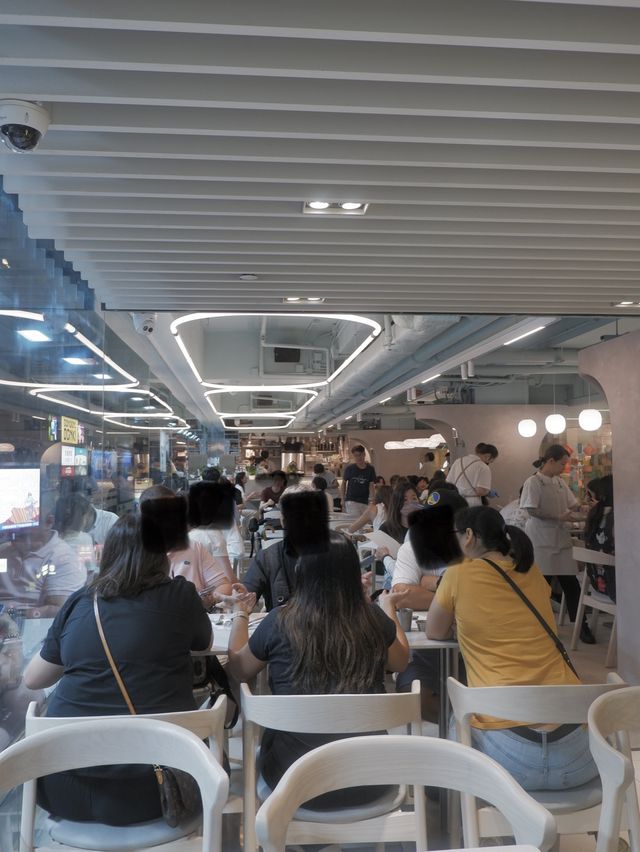 樓上白色Cafe，吃打卡梳乎厘 