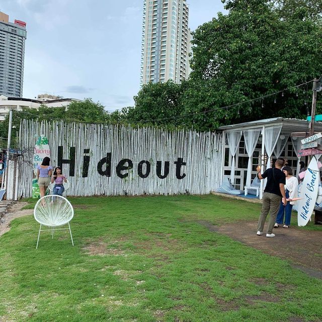 Hideout Beach Café & Bistro ศรีราชา