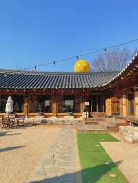 대낮에도 둥근 달을 볼 수 있는 안동 카페, "월영당"
