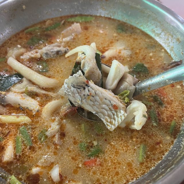 ร้านโฉมงาม ซีฟู้ด หาดแหลมสิงห์ 🦐
