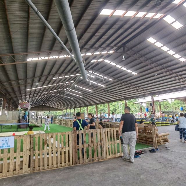 SMI Park 对面江